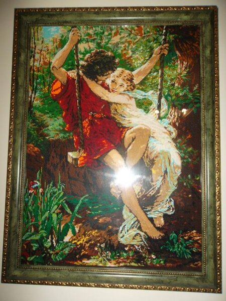 На качелях  первая любовь