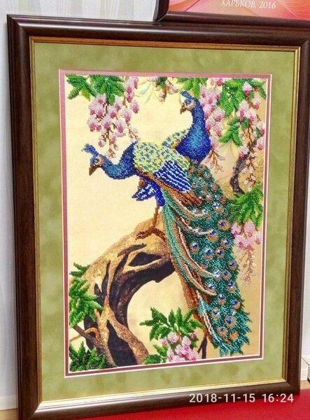 Бисерные павлины. Подарены юбиляру