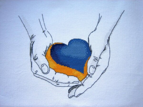 Схема Татьяны Зникиной (Ворожея), канва 16 ct, 22*18 см, нитки DMC 8 цветов.