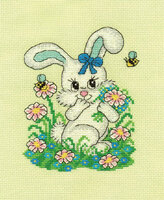 8-049 Зайка на лужайке.jpg