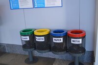 DSC_0003 клевые мусорки, каждая для своего.jpg