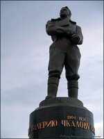 Памятник В. Чкалову.jpg
