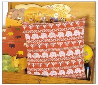 подушка со слонами на счастье.jpg