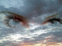 глаза очерчены углём.jpg