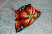 красный цветок нач черном.jpg