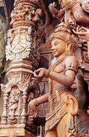 Thailand_wooden_temple3.jpg